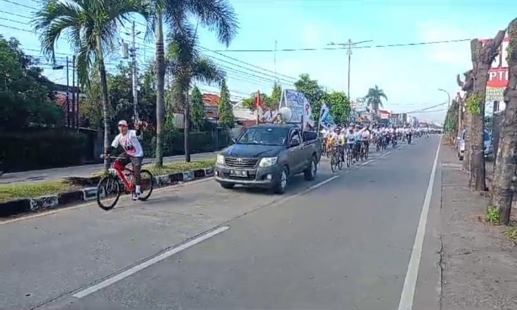 Ribuan Massa di Cilacap Ikuti Gowes, Dukung Capres No.1 Anies – Muhaimin (AMIN)