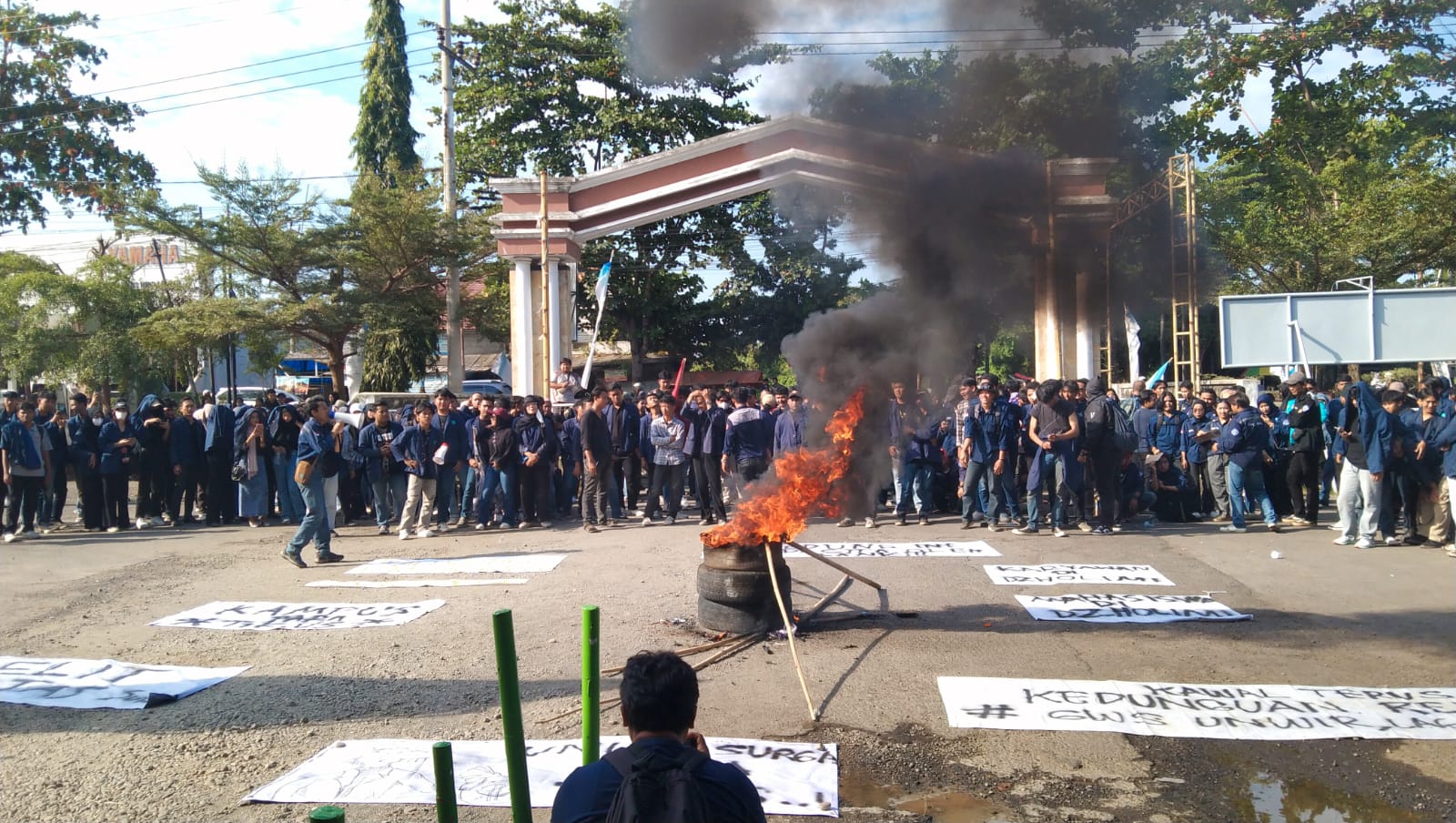 Akibat Potong Dana KIP Kuliah, Mahasiswa Unwir Murka dan Tuntut Rektor Turun Dari Jabatan