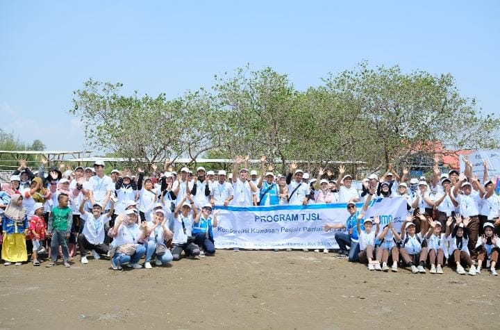 5 Tahun Transformasi BUMN, PLN UP3 Indramayu Bersama Srikandi Konsisten Jaga Kelestarian Lingkungan Dengan Penanaman 4.000 Bibit Pohon Cemara Laut Di Pesisir Pantai Cemara Indah, Balongan