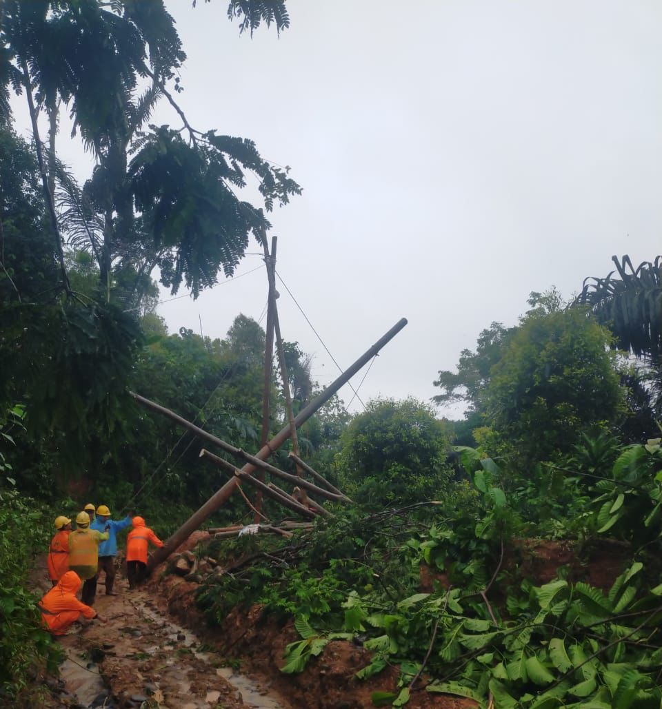 326 Petugas PLN UID Jabar “All Out” Pulihkan Kelistrikan di Sukabumi dan Cianjur